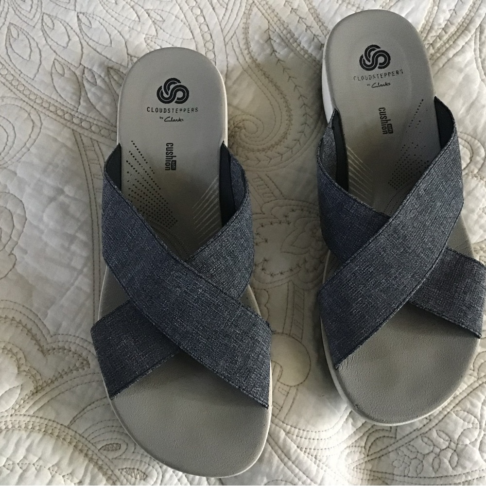 VGUC Clarks sandals denim blue color size 9